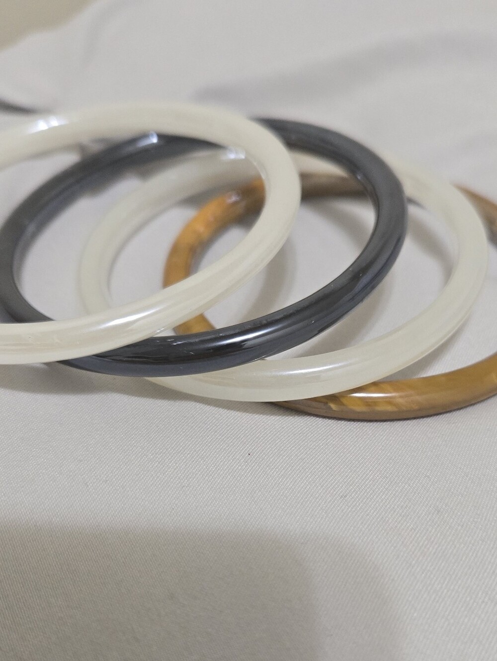 Set of 4 Glass Bangle Bracelets - Picture 2 of 12